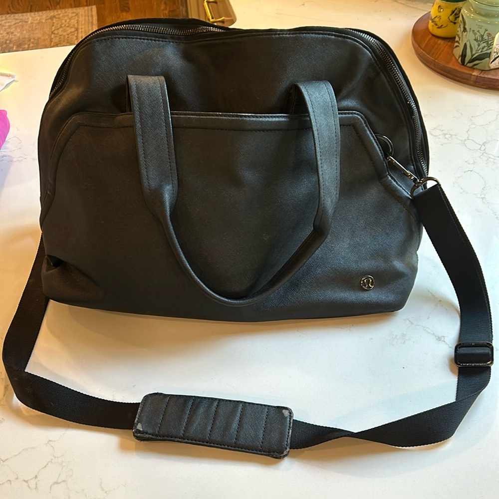 Lululemon bowling-style bag